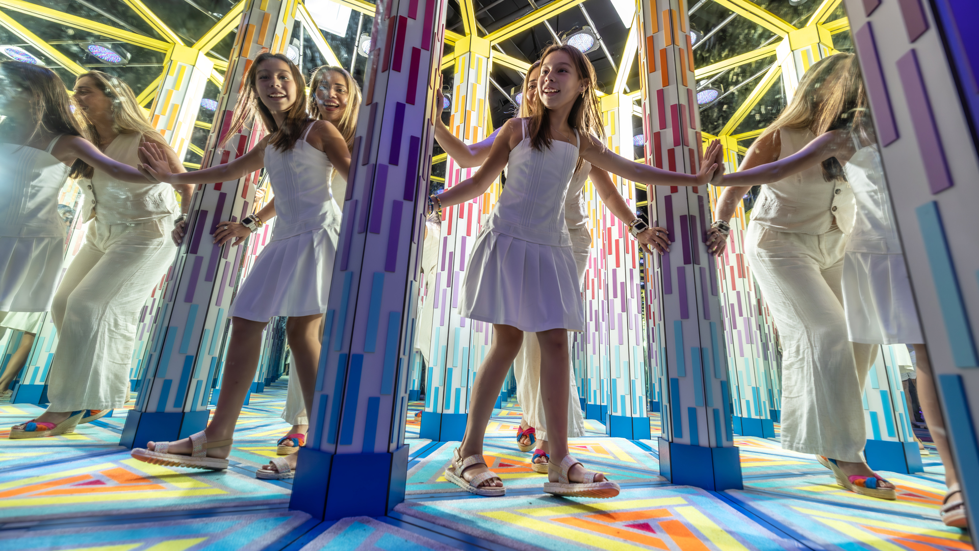Mirror Maze | Family at Orlando Arcade | Mystery Fun House Arcade Experience, powered by Chuck E. Cheese